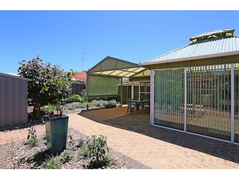 2 Quayside Close, Halls Head WA 6210