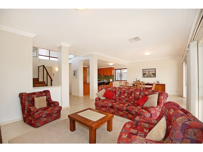 11/3 Piccolo Place, Halls Head WA 6210