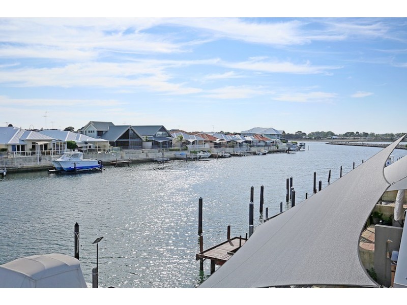 11/3 Piccolo Place, Halls Head WA 6210