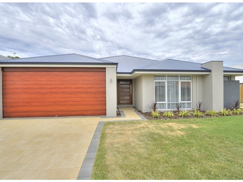 35 Solandri Turn, Halls Head WA 6210
