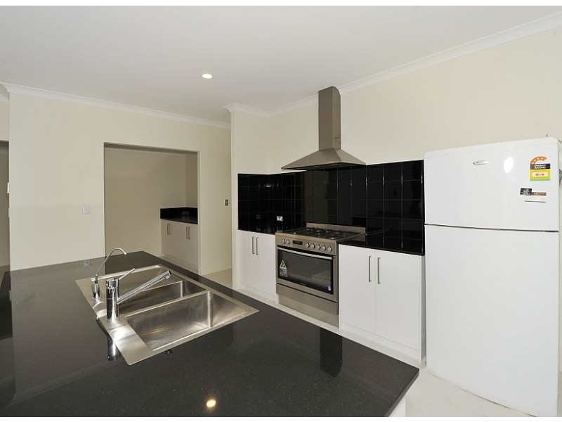 35 Solandri Turn, Halls Head WA 6210