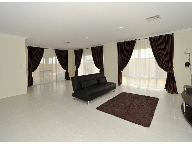 35 Solandri Turn, Halls Head WA 6210