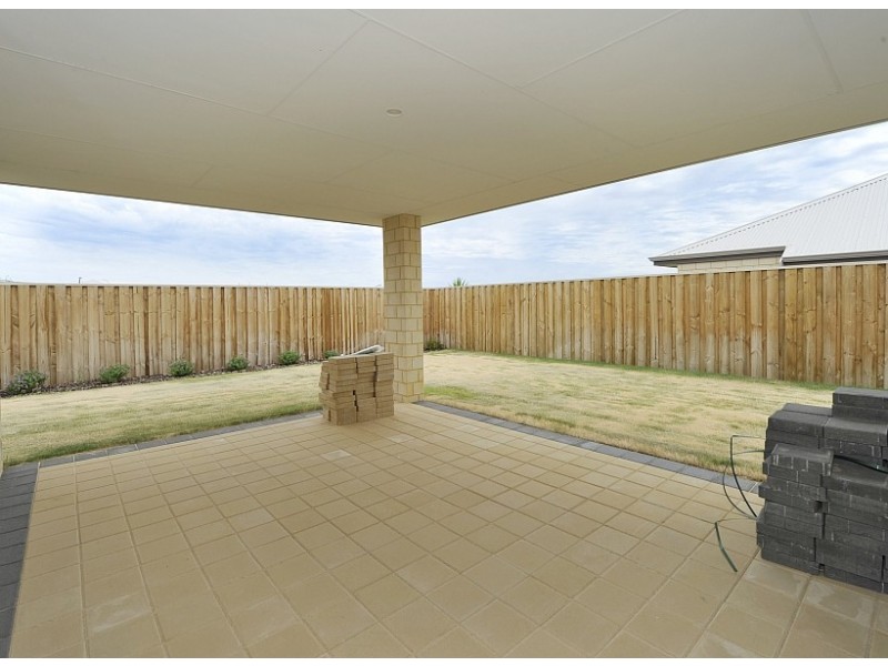 35 Solandri Turn, Halls Head WA 6210