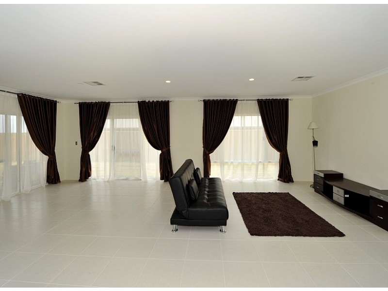 35 Solandri Turn, Halls Head WA 6210