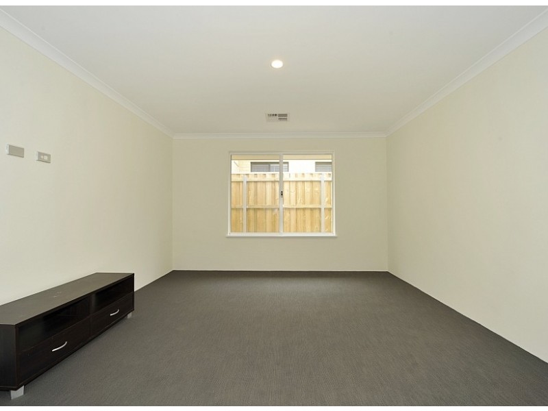 35 Solandri Turn, Halls Head WA 6210