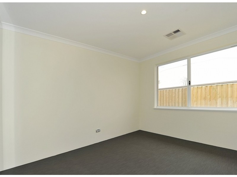 35 Solandri Turn, Halls Head WA 6210