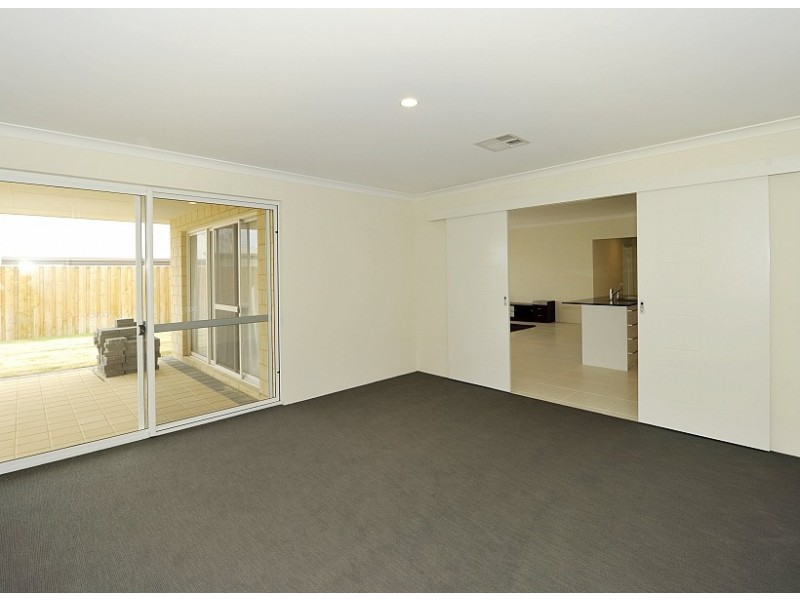 35 Solandri Turn, Halls Head WA 6210