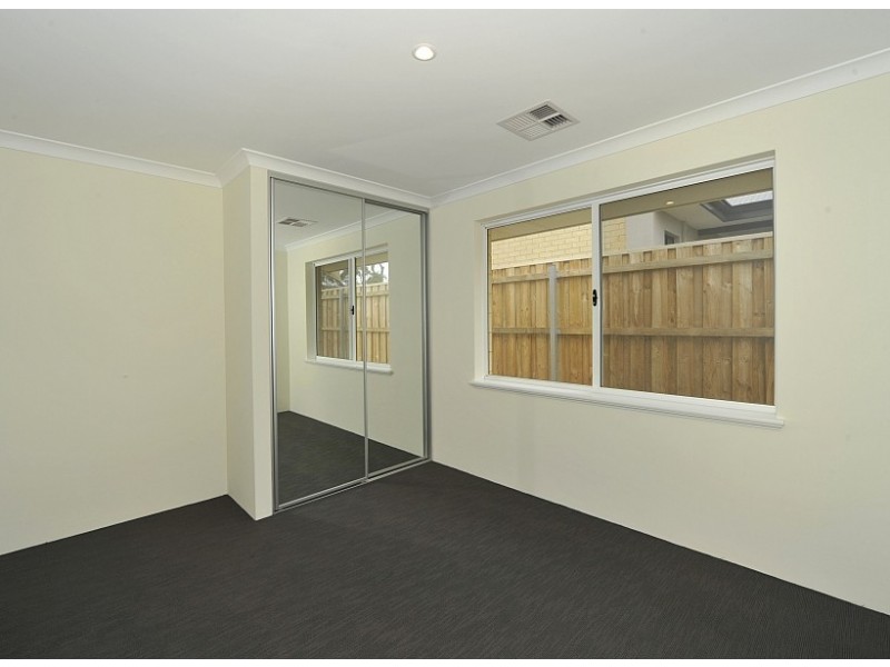 35 Solandri Turn, Halls Head WA 6210