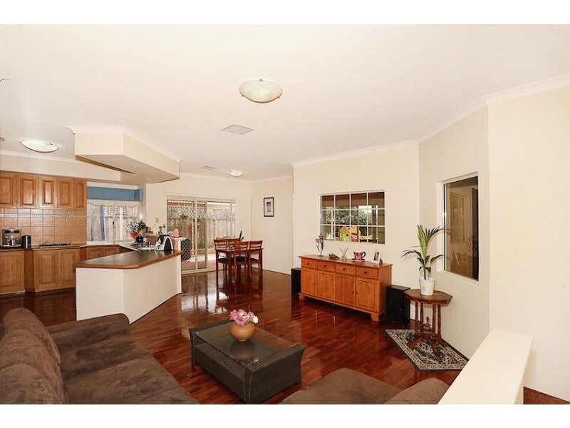 8 Capricorn Mews, Halls Head WA 6210