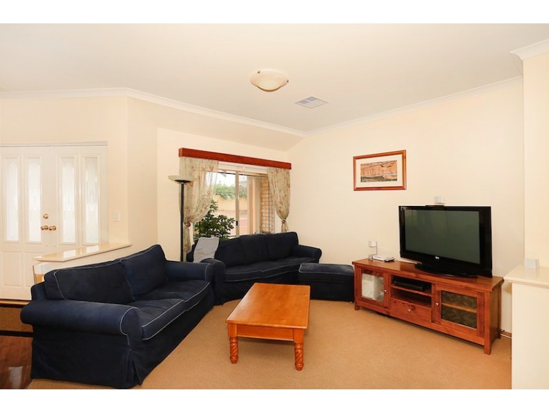 8 Capricorn Mews, Halls Head WA 6210