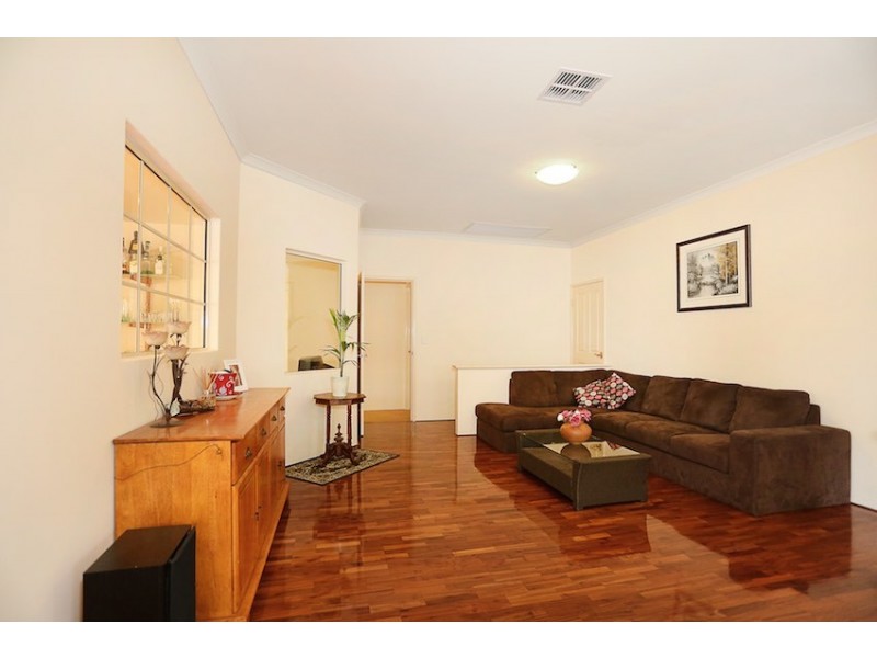 8 Capricorn Mews, Halls Head WA 6210