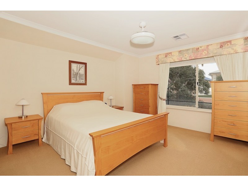 8 Capricorn Mews, Halls Head WA 6210