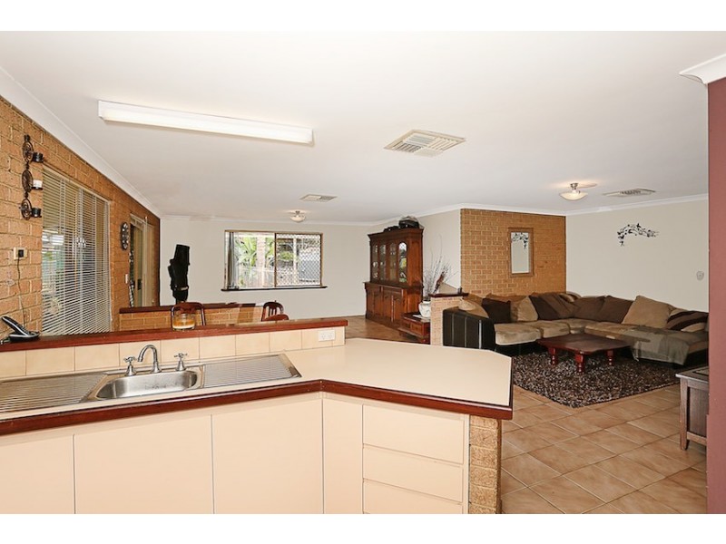 2 Yolla Court, Greenfields WA 6210