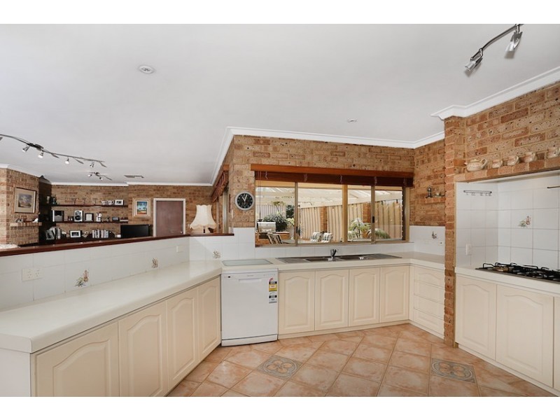 26 Arundel Drive, Halls Head WA 6210