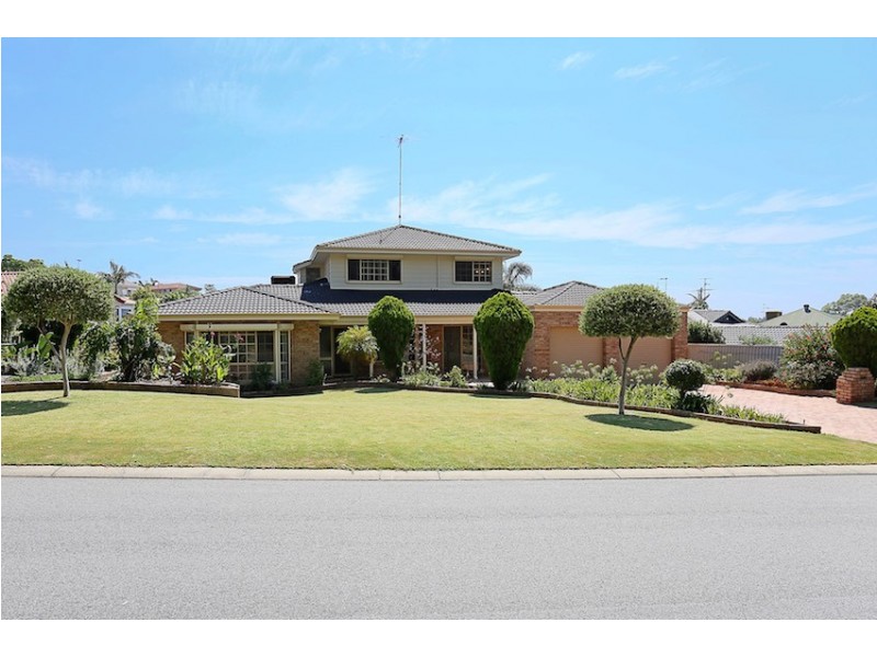 26 Arundel Drive, Halls Head WA 6210