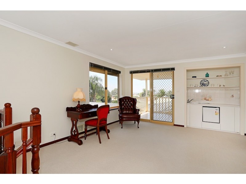 26 Arundel Drive, Halls Head WA 6210