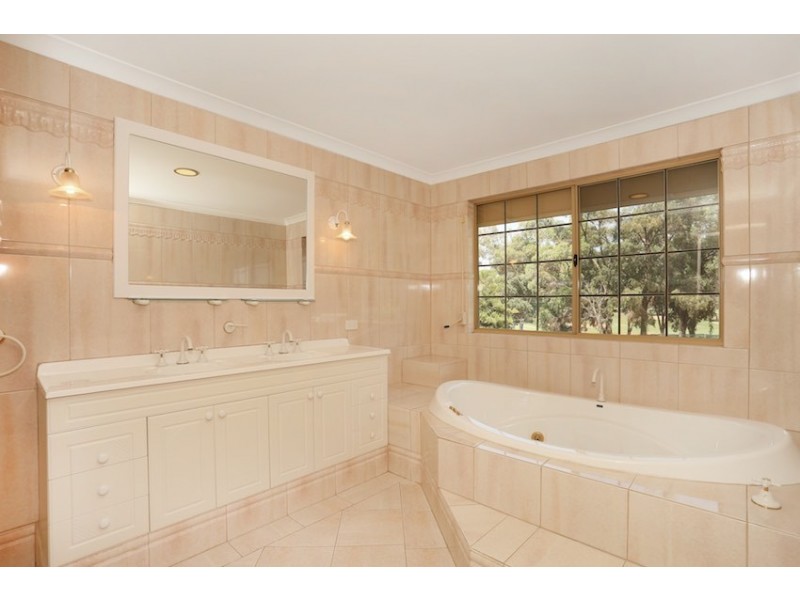 26 Arundel Drive, Halls Head WA 6210