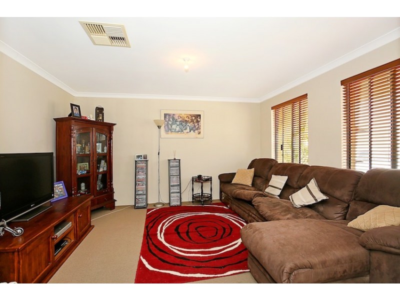 3 Albina Chase, Lakelands WA 6180