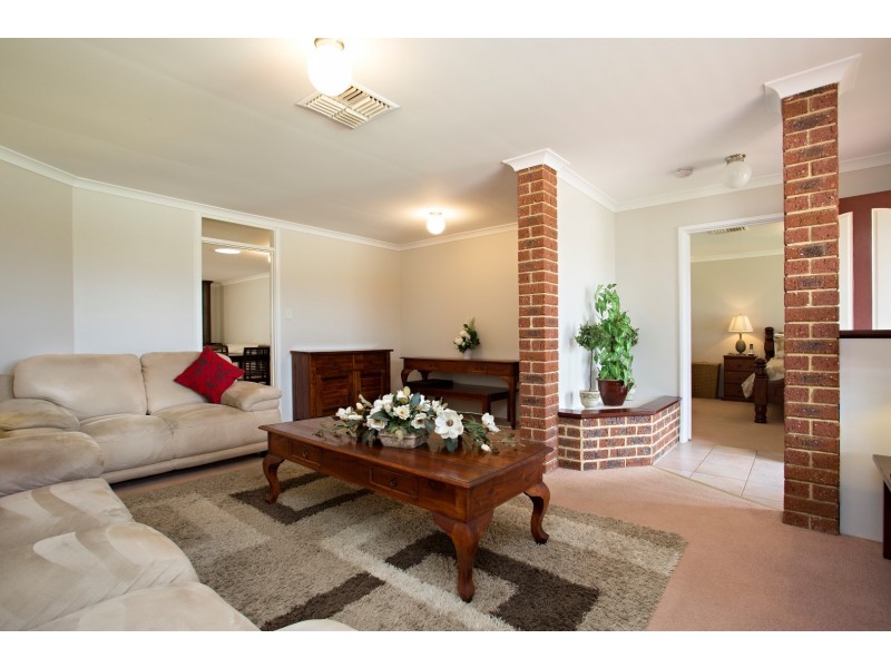 21 Floribunda Avenue, Halls Head WA 6210