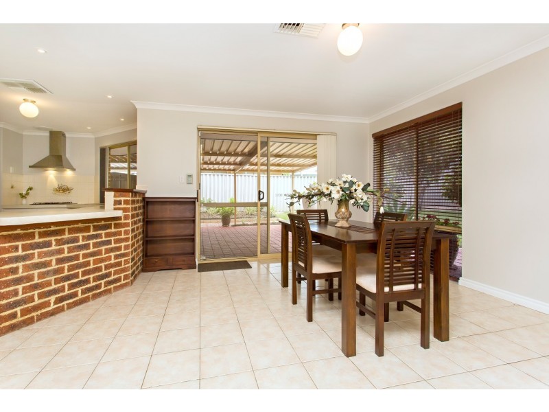 21 Floribunda Avenue, Halls Head WA 6210