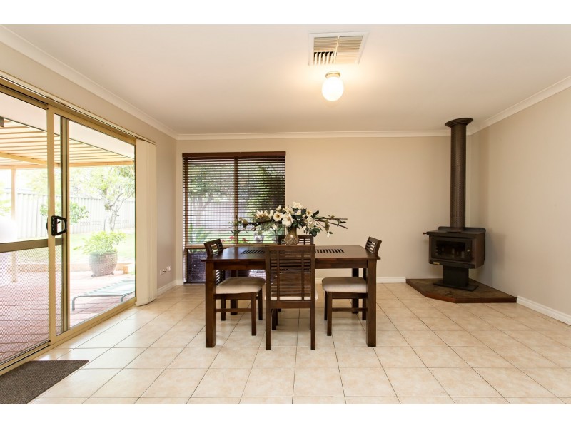 21 Floribunda Avenue, Halls Head WA 6210