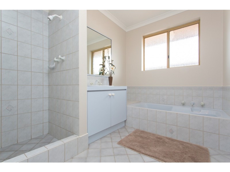 21 Floribunda Avenue, Halls Head WA 6210