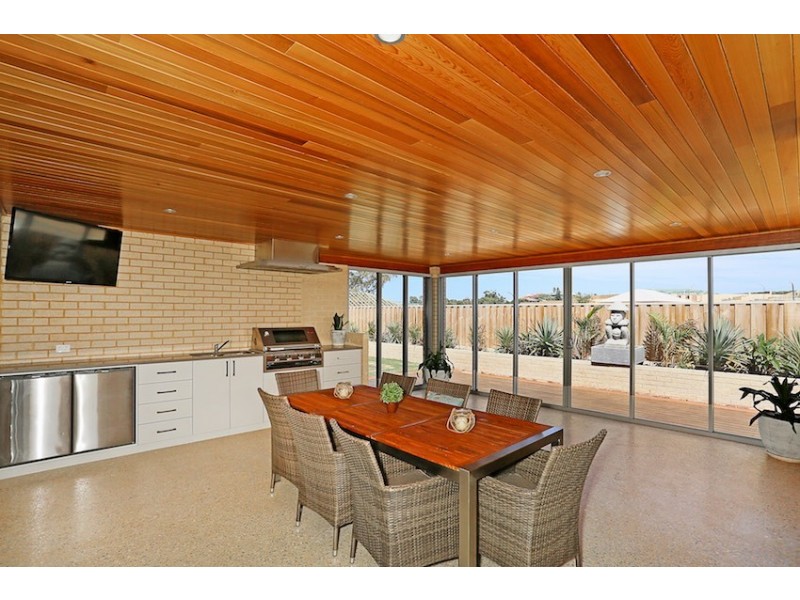 39 Solandri Turn, Halls Head WA 6210