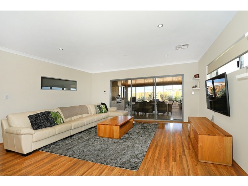 39 Solandri Turn, Halls Head WA 6210