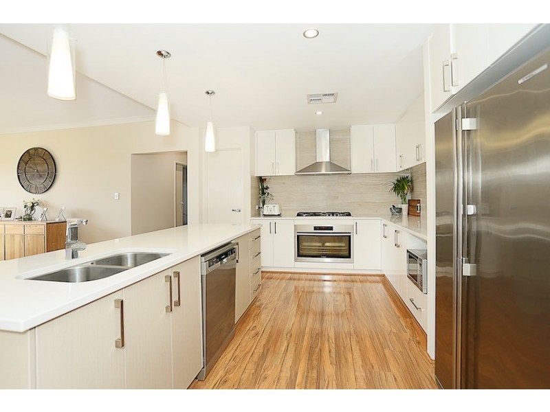 39 Solandri Turn, Halls Head WA 6210
