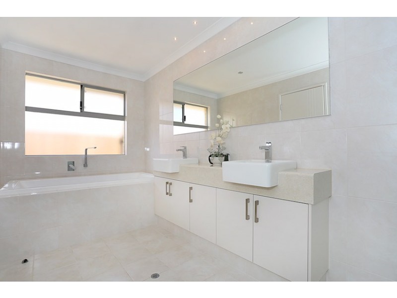 39 Solandri Turn, Halls Head WA 6210