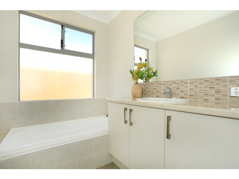 39 Solandri Turn, Halls Head WA 6210