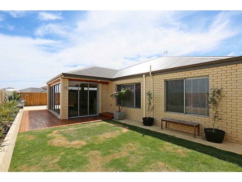 39 Solandri Turn, Halls Head WA 6210