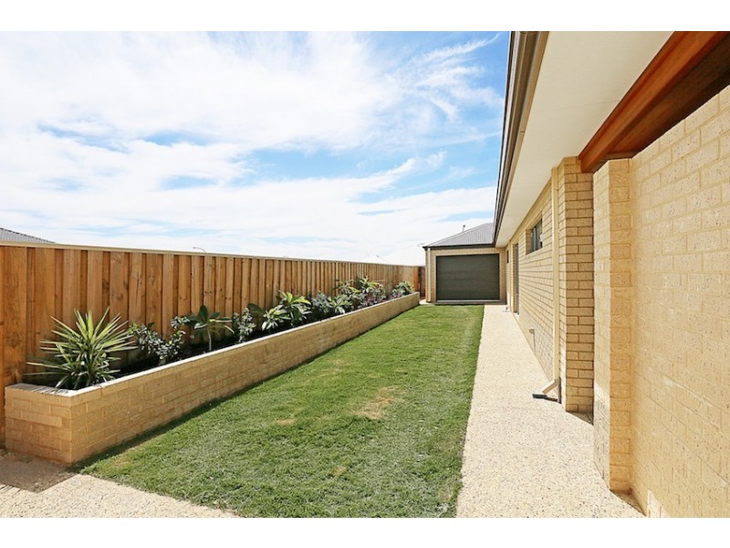 39 Solandri Turn, Halls Head WA 6210