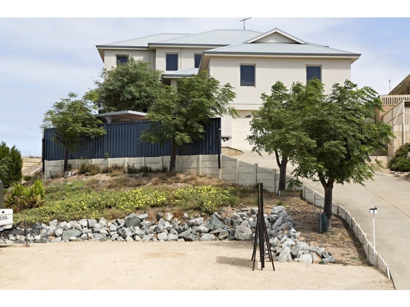 3 Rose Street, Halls Head WA 6210