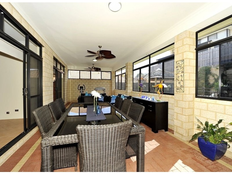 9 Lilly Pilly Lookout, Halls Head WA 6210