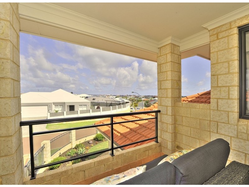 9 Lilly Pilly Lookout, Halls Head WA 6210