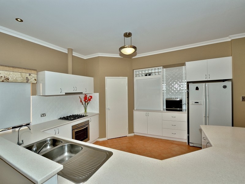 9 Lilly Pilly Lookout, Halls Head WA 6210