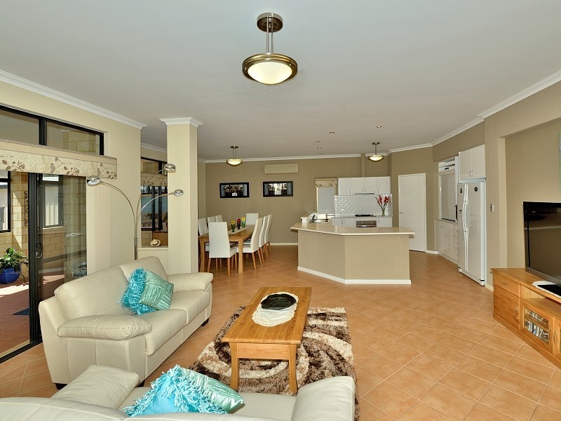 9 Lilly Pilly Lookout, Halls Head WA 6210