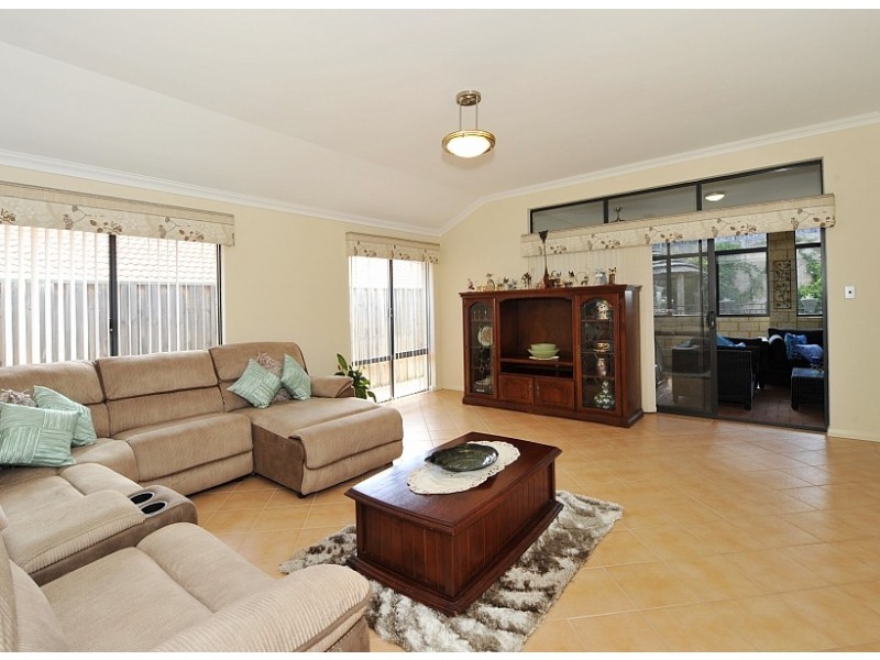 9 Lilly Pilly Lookout, Halls Head WA 6210