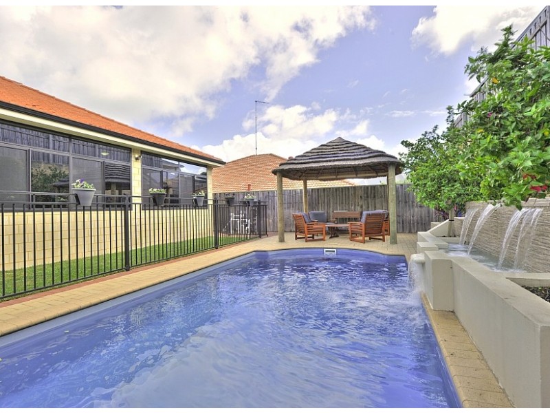 9 Lilly Pilly Lookout, Halls Head WA 6210