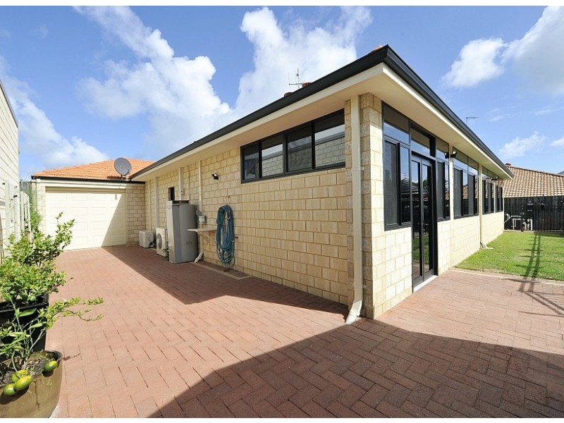 9 Lilly Pilly Lookout, Halls Head WA 6210