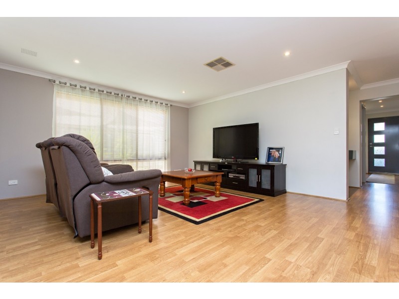 12 Dalona Parkway, Lakelands WA 6180