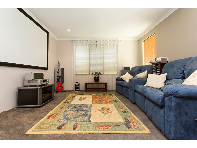 12 Dalona Parkway, Lakelands WA 6180