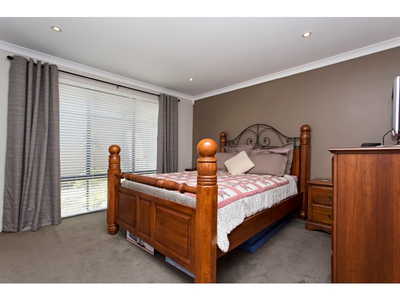 12 Dalona Parkway, Lakelands WA 6180