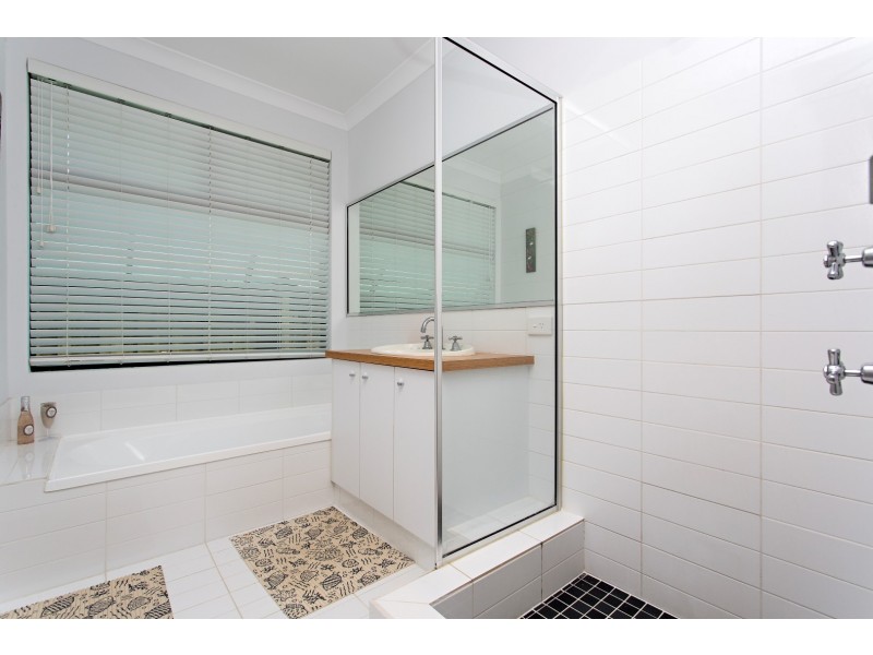 12 Dalona Parkway, Lakelands WA 6180