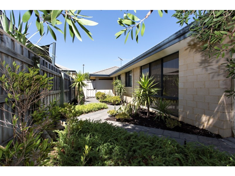 12 Dalona Parkway, Lakelands WA 6180