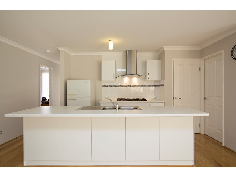 5 Nerrena Court, Greenfields WA 6210