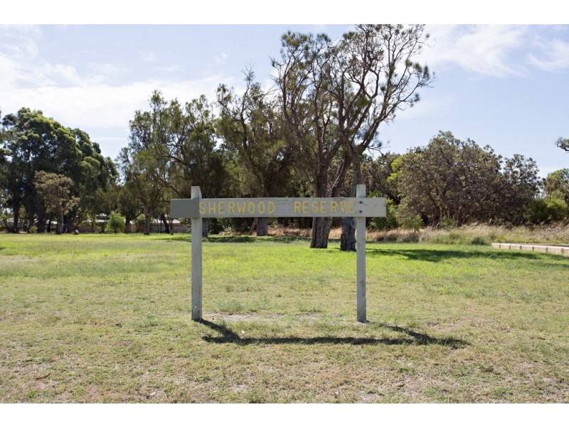 5 Nerrena Court, Greenfields WA 6210