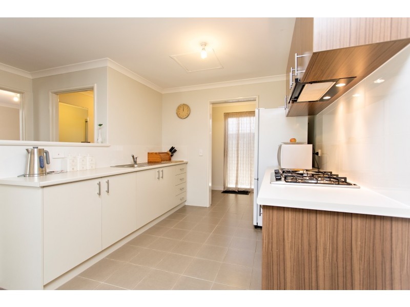 27 Elkridge Turn, Meadow Springs WA 6210