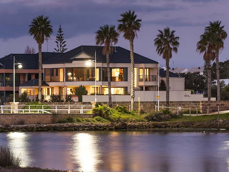 2 Dolphin Drive, Mandurah WA 6210